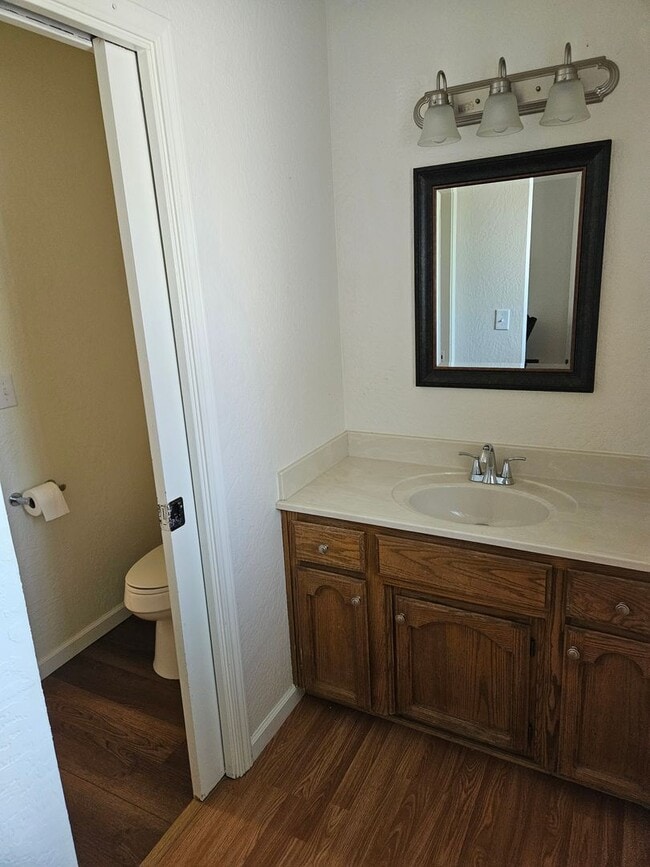 Building Photo - Turnkey Townhome