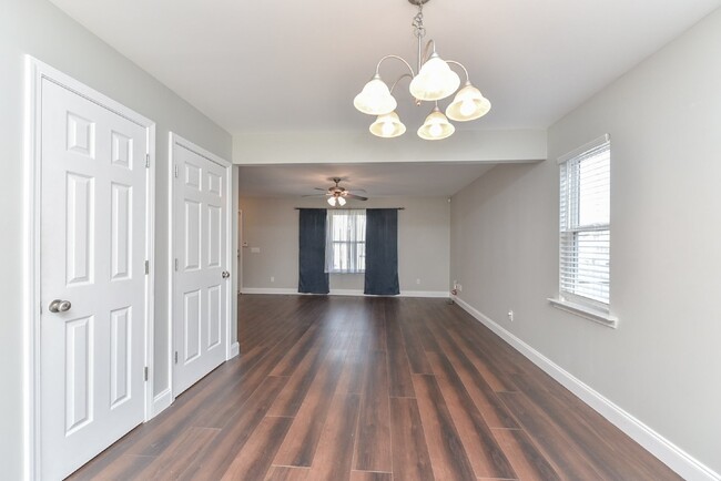 Building Photo - Beautiful 3BR/2.5BA in North Nashville!