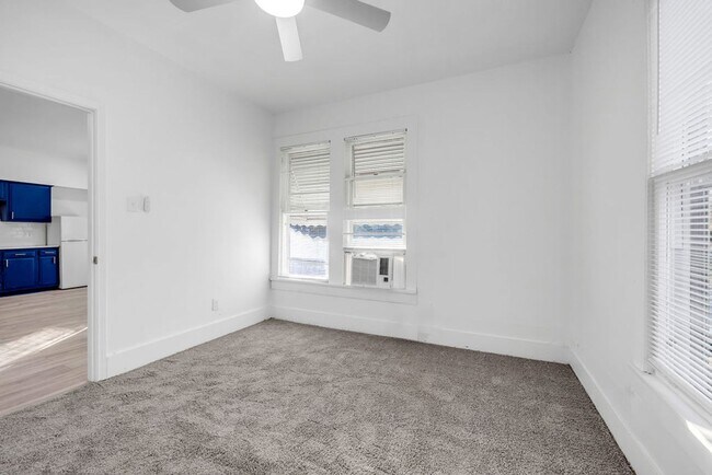 Building Photo - 526 W Munson St