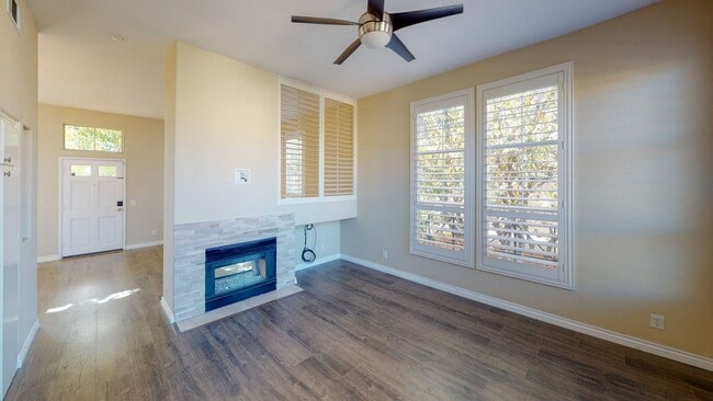 Building Photo - 3 Bedroom 2.5 bath Townhome Anaheim Hills Beauty!