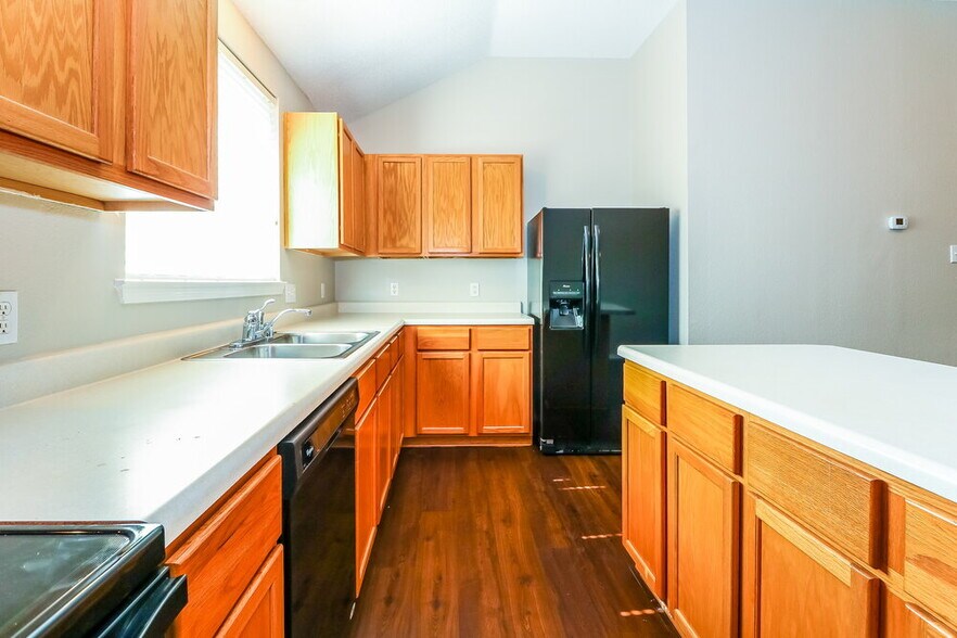 Building Photo - 1415 Heather Ridge Dr