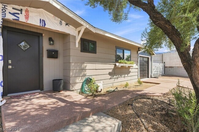 Building Photo - 609 Sierra Ln