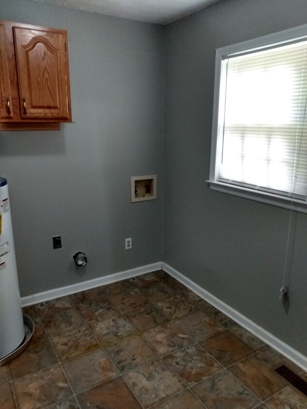Large Laundry - 275 Smith Loop Rd