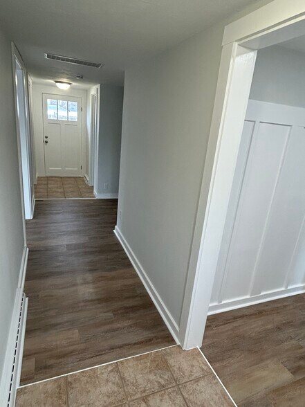 Building Photo - 810 Mc Connell St