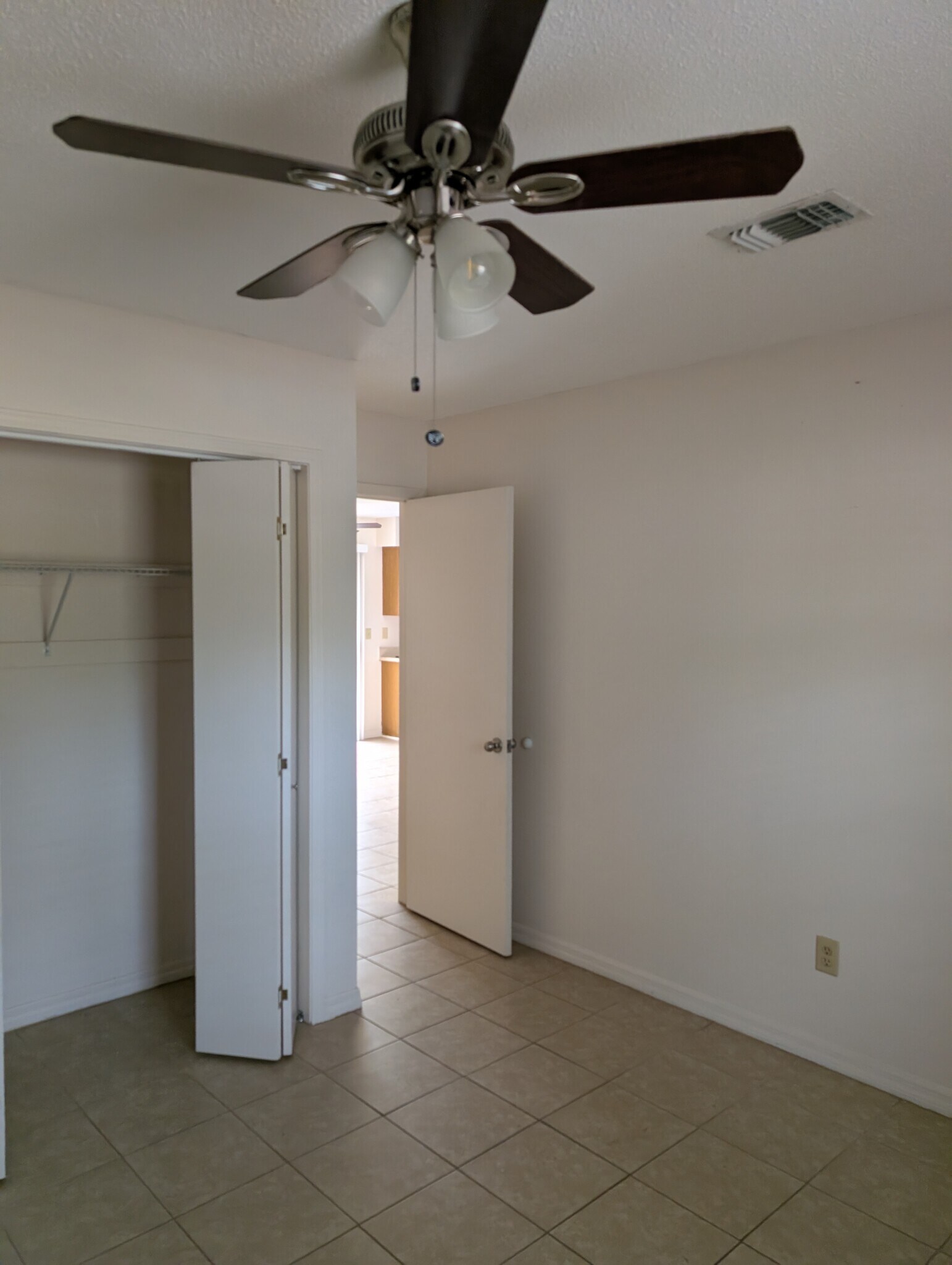 Building Photo - 371 NW Lake City Ave