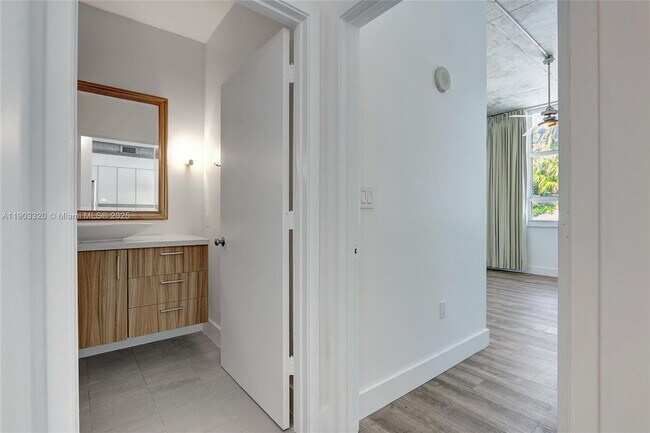 Building Photo - 2001 Biscayne Blvd