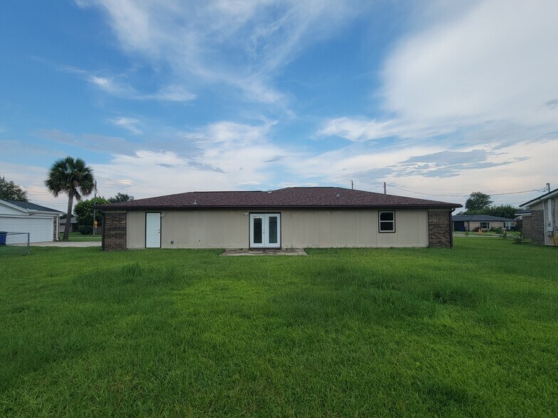 Building Photo - 3136 Lawton Ct