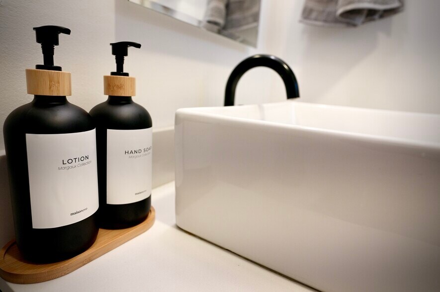 Building Photo - 4284 S Normandie Ln