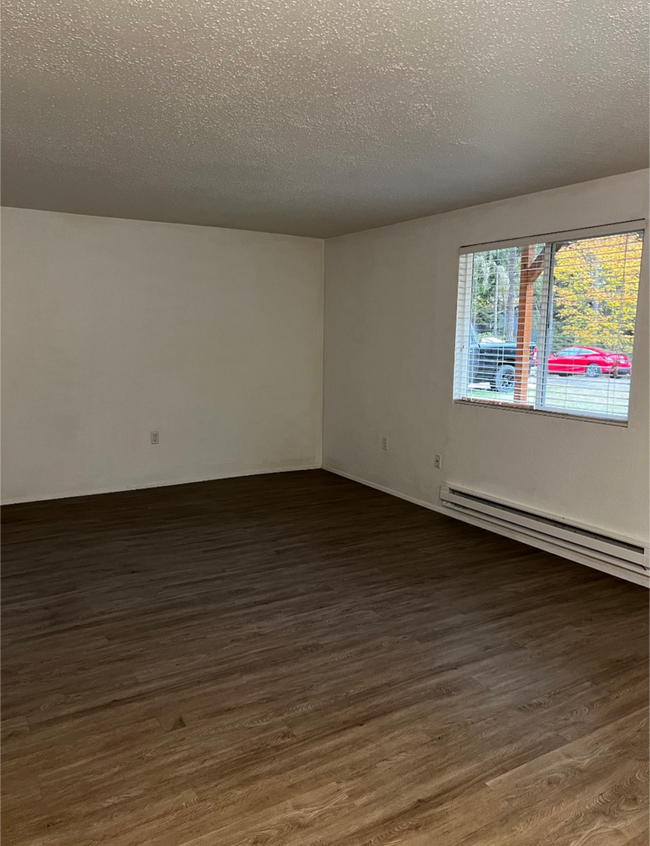Building Photo - 2 Story Duplex Available. HUGE, FENCED YAR...