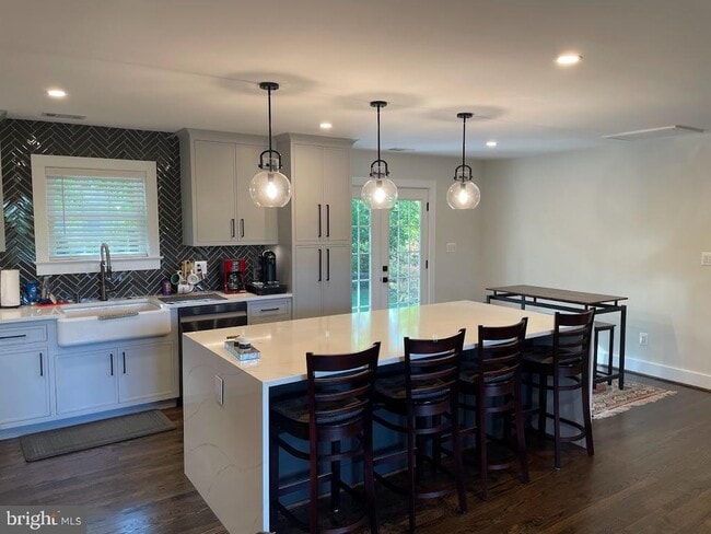 Building Photo - 7308 Idylwood Rd