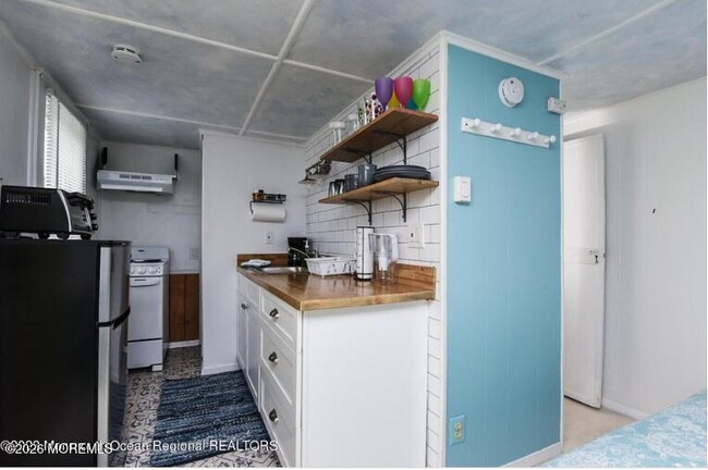 Building Photo - 30 Waterwitch Ave