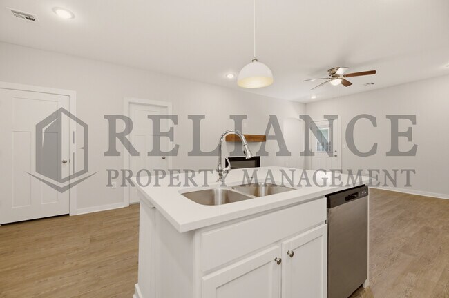 Building Photo - 622 W 50th St S
