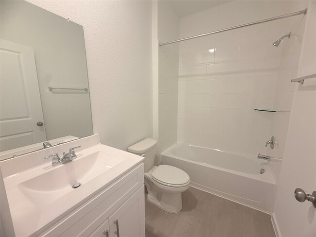 Building Photo - 24645 Cascade Haven Rd