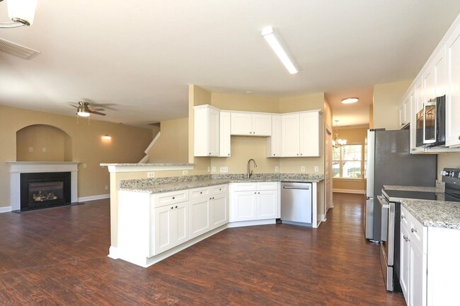 Building Photo - Welcome to this stunning 5 bedroom, 2.5 bath home nestled in the desirable location of Cornelius,...