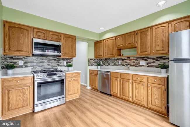 Building Photo - 4255 Sleepy Lake Dr