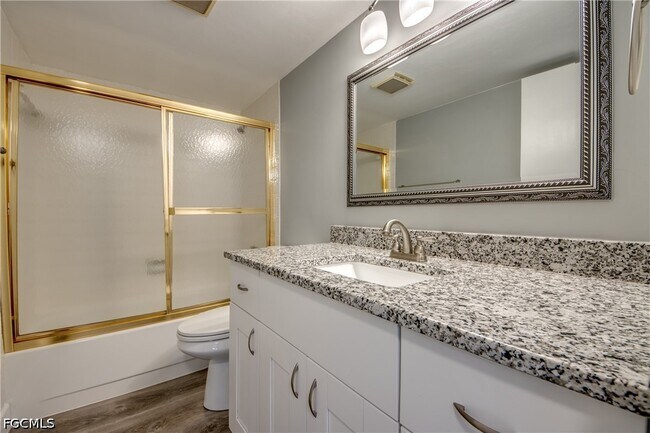 Building Photo - 2526 SE 16th Pl