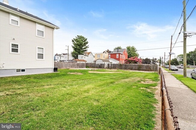 Building Photo - 656 Schiller Ave