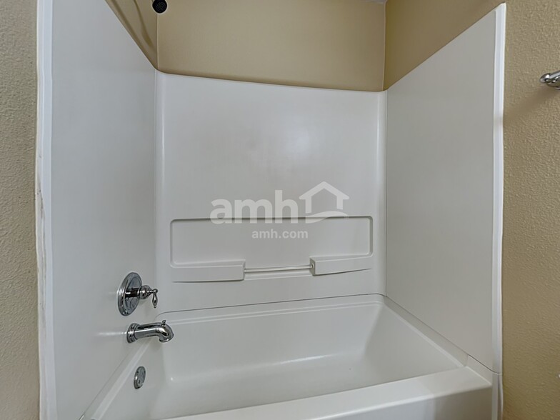 Building Photo - 8243 Retreat Ln