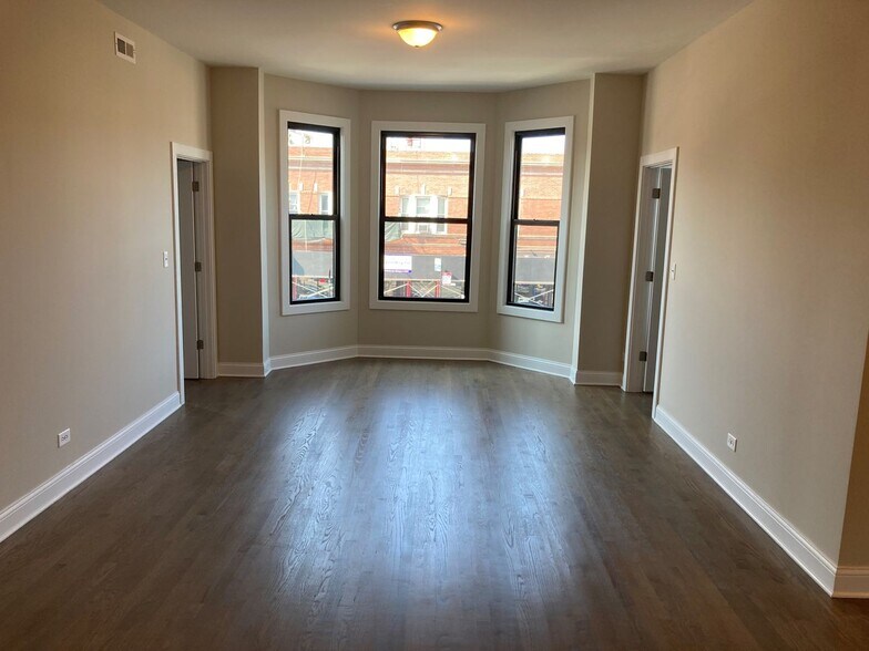 Building Photo - 3409 W Fullerton Ave