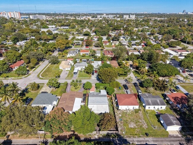 Building Photo - 1624 NE 175th St