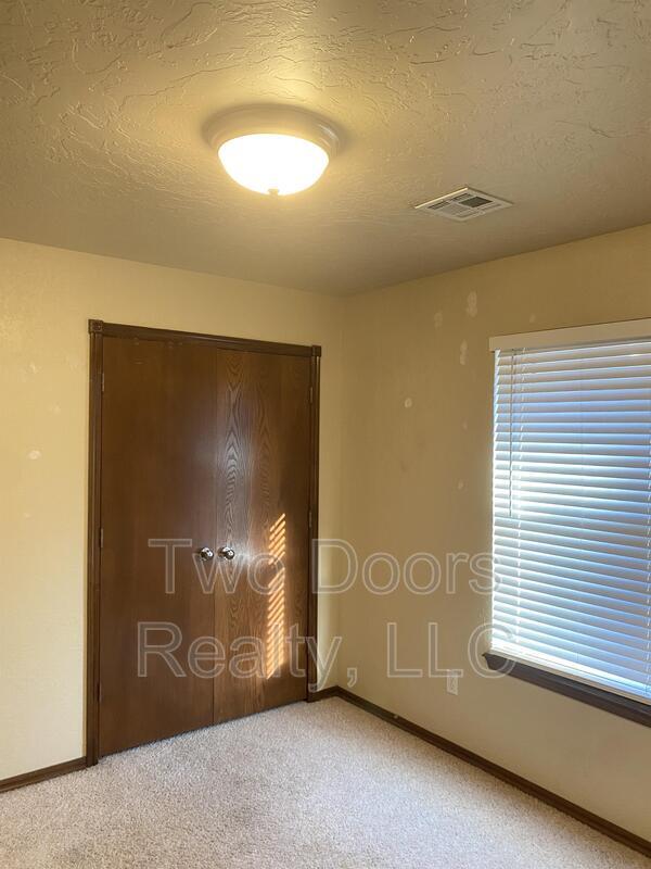 Building Photo - 617 Allison Ln