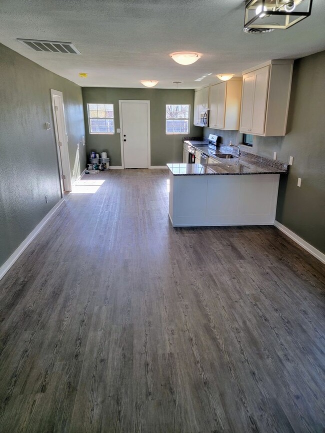 Building Photo - Charming, Remodeled 3-Bedroom Home in Cany...