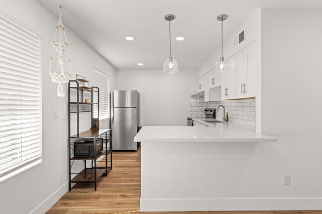 Building Photo - 2025 N Richland St