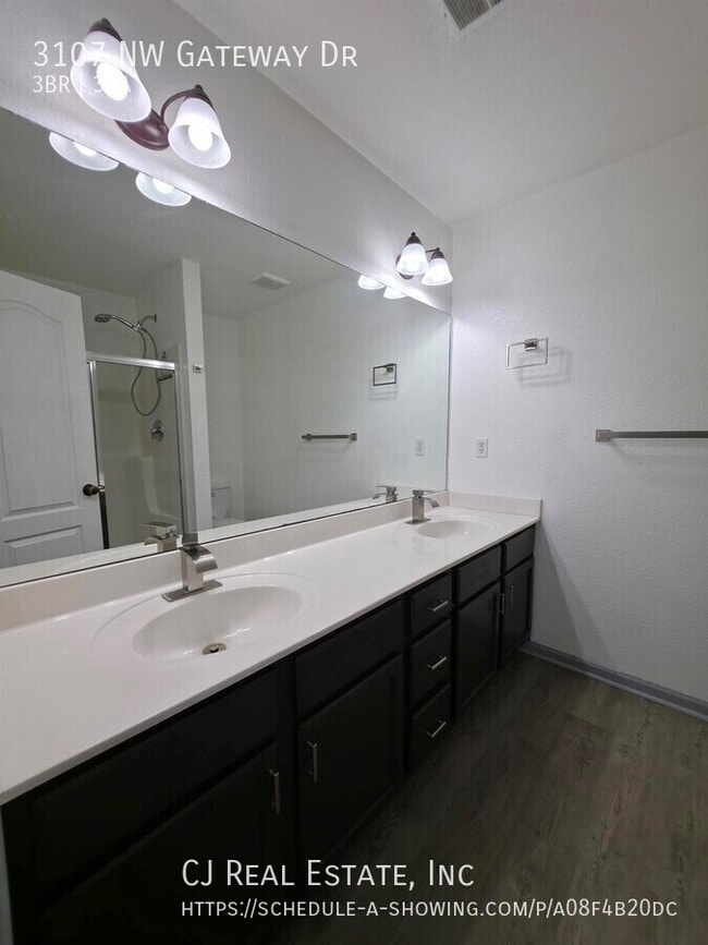 Building Photo - 3107 NW Gateway Dr