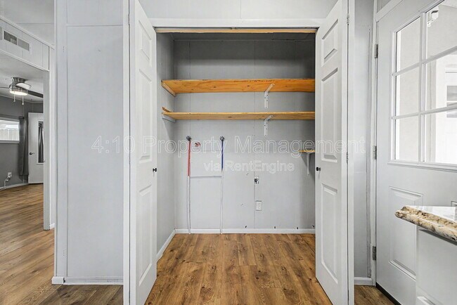 Building Photo - 462 S 80th Pl