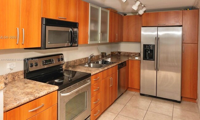 Building Photo - 7501 E Treasure Dr