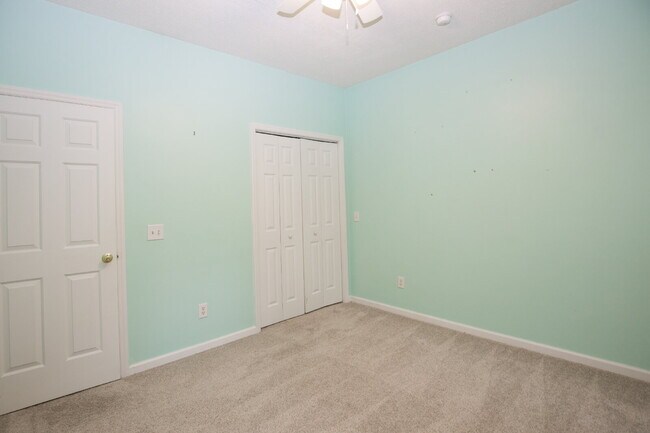 Building Photo - 380 Sullivan Dr