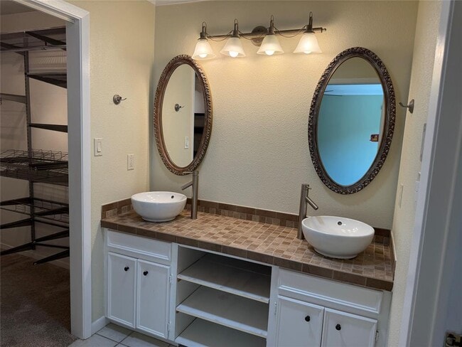 Building Photo - 9106 Rockcrest Cir
