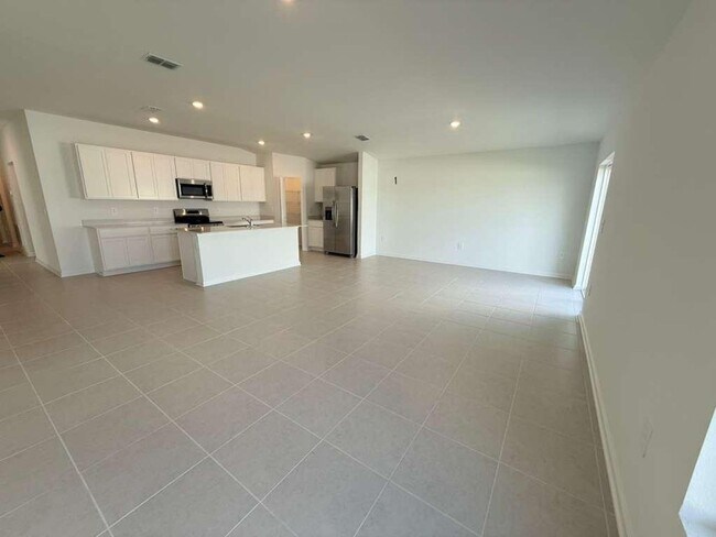 Building Photo - BRAND NEW home in beautiful Lake Wales