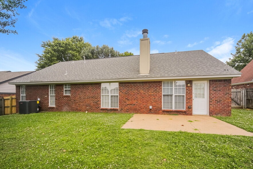 Building Photo - 1957 Paddock Ln