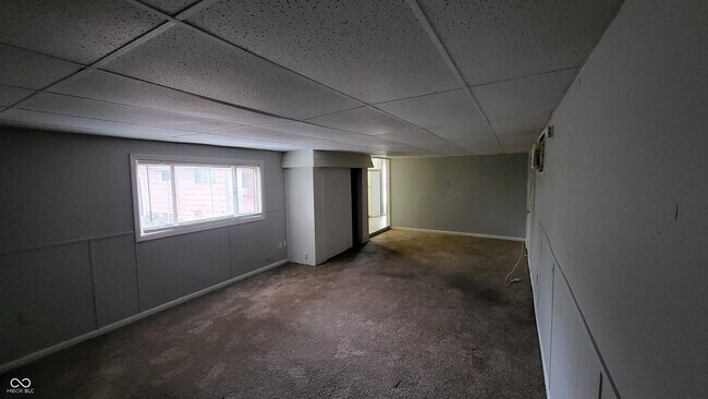 Building Photo - 4940 Leone Dr