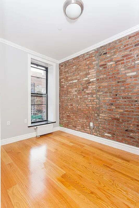 Building Photo - 202 E 13th St