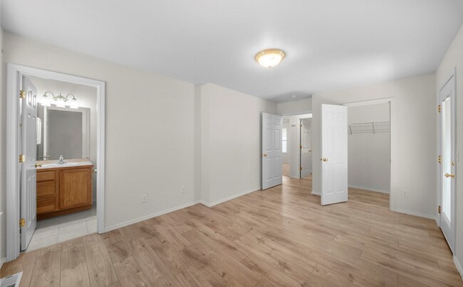 Building Photo - 312 G St SW