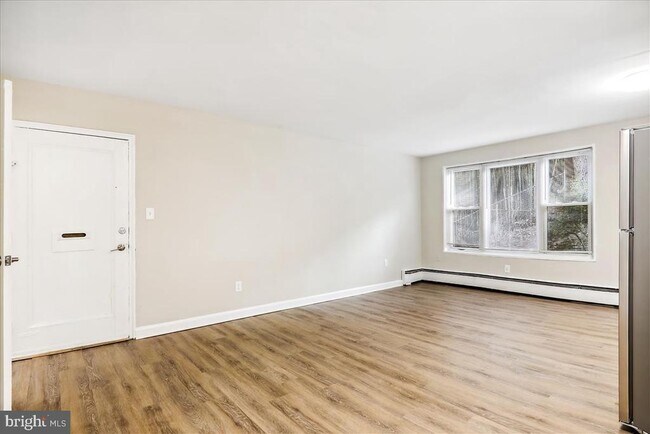 Building Photo - 702 Chaney Dr