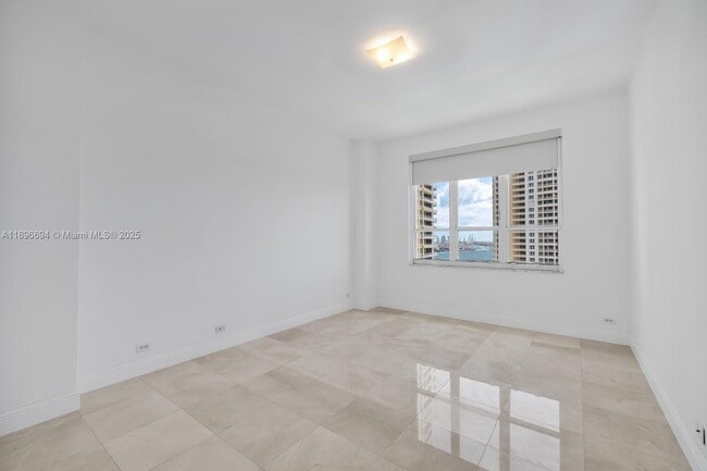 Building Photo - 888 Brickell Key Dr