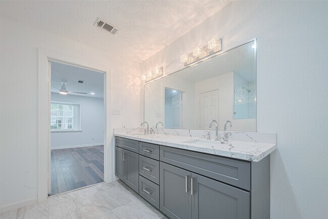 Building Photo - 5303 Lookout Mountain Dr