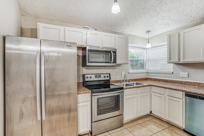 Building Photo - 7010 Foxmont Ln