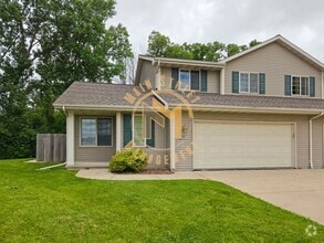 Building Photo - 3 Bed 2 Bath Duplex