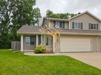 Building Photo - 3 Bed 2 Bath Duplex