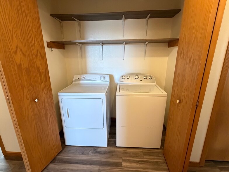 Laundry - 517 Trail Side Dr