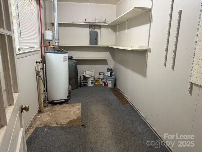 Building Photo - 301 Montgomery Dr