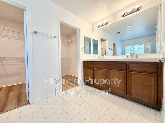 Building Photo - 29751 Maxmillian Ave