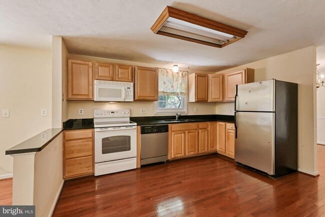 Building Photo - 9404 Mirror Pond Dr