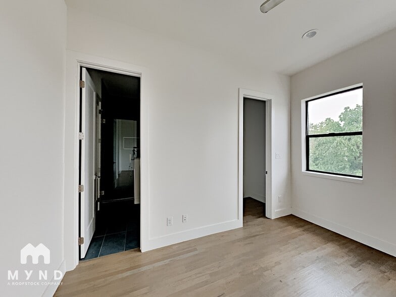 Building Photo - 4515 Cabell Dr