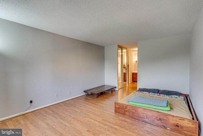 Building Photo - 5904 Mt Eagle Dr