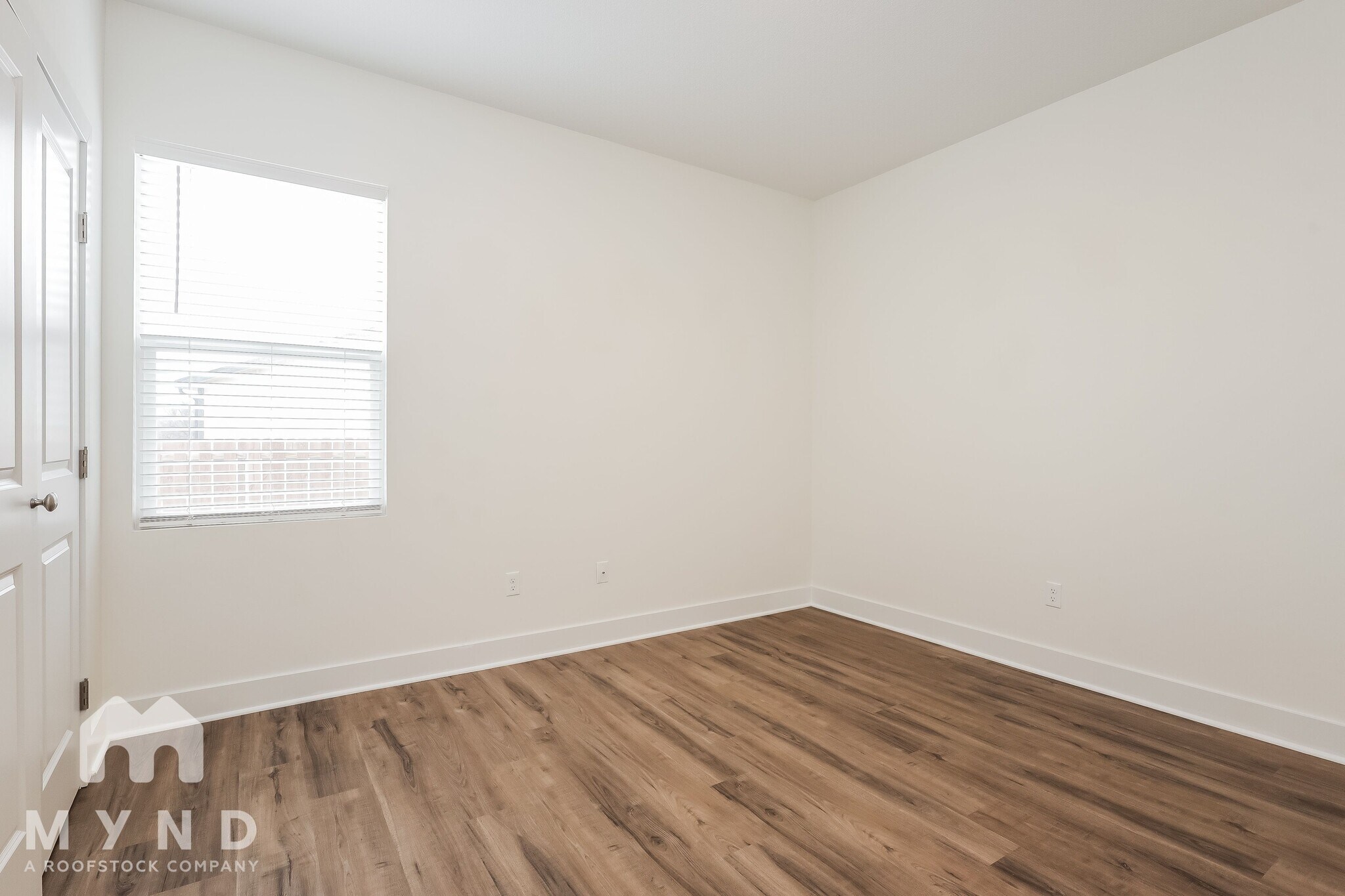 Building Photo - 5802 E Bristol Cir